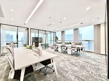 市中心超甲楼宇丨双面采光·3隔间18工位丨家具全齐·拎包入住