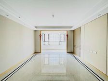 龙湖精装交付 未住 三叶草户型 中间楼层 南北通透