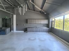 酒仙桥双地铁精装245平3.8元落地窗高挑空二层不算面积