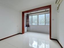 杨泰二村 杨泰二村 二居委 中间楼层 欢迎咨询