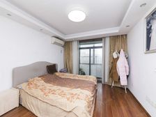 天亚水景城 电梯中间楼层 自住保养好 诚心出售 价格可谈