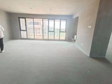 凤栖台三室两卫,现房现证,耳朵户型,随时看房