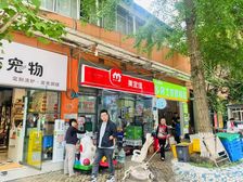 冉家坝小区出口带烟证便利店出售