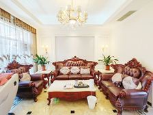 地铁口附近,三层别墅,送20平花园,200平院子,精装