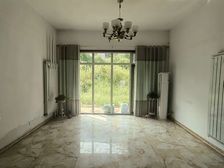 大院200平院子,在小区中心位子