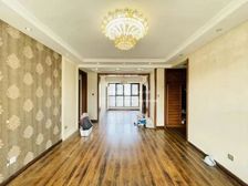 紧邻地铁,周边配套设施齐全,性价比134.73平名士豪庭1区