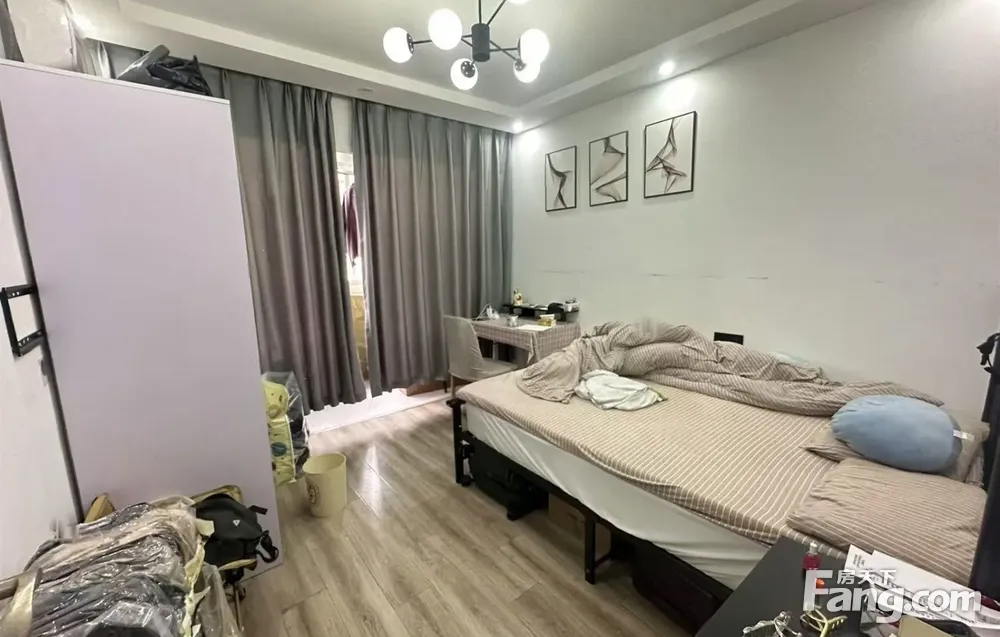 耀华路地铁口，精装修一房，密码锁，随时看房。价格好谈