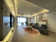 第九城市,电梯高区大平层,3加1户型,附停2辆车产权车位!