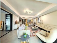 南北大院子稀 有边套 装修99成新 实用面积大 南北大院子