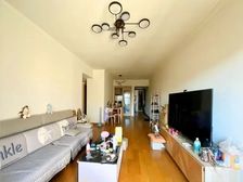 精装修 正南朝向 刚需小三居 中间楼层 商品住宅 有电梯