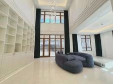 (燕子推荐)精装(独栋别墅) 装修完一天没住 三面花花院