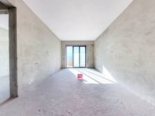 东区博爱七路上,国企越秀南向大三房。