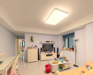 地铁口花园式住宅,精装全明三房,产权干净,拎包入住