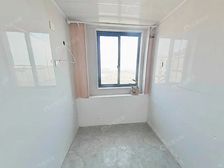 大洪佳苑 3室2厅2卫 简单装修 385万元