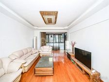 急售,地铁口三房,花园位置,少有八角窗,看中价格可谈