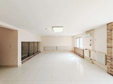 保真,黄金3楼,339万,215平,急售,带地下室,车位。