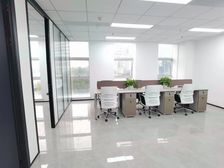 出租!高新科技广场123平 地铁口 双面采光 全新装修2隔间