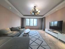 新出笋盘,小区中间位置正三房户型开发商精装带地暖诚意出售