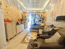 出门就是三中和地铁口,中间楼层,采光视野无挡,房东诚心出售。