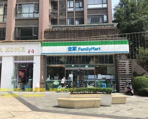 官方认证好铺!攀成钢中粮鸿云小区门口《全家超市》年租25万