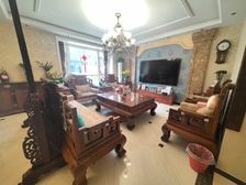 花园洋房一楼带院,康诚香槟小镇 215平4居 南北向精装修