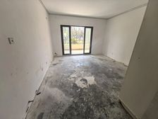 绿地东岸黄金步梯2楼,花园洋房,总价低看房方便,环境优美