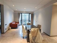 渝中万科翡翠都会 精装三房 东南朝向 满二低层