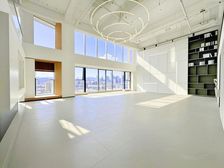 城南独特设计美學 电梯口大开间展厅 双面采光6米挑高 富森美