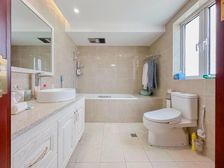 新上半岛四期,两层独栋,位置安静,业主非常诚意出售。看房方便