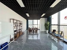 开发区地铁口!星际中心900平 独立半层 带办公家具东南阳面