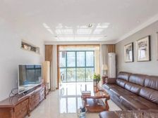 近商品房 南北通三房,两卫,挥泪急售,低于市场价,可看房