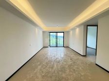 凤岗碧桂园笋盘 精装修四房 户型方正 朝南 旁边