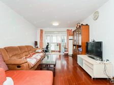 小区花园位置大三房!前后无遮挡!采光十足!看房方便诚意出售!