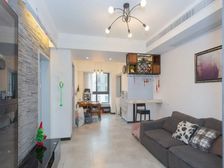 2015年后的次新小区,位置安静采光充足满五年,业主急售可谈