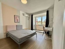 龙漕路地铁口 双南大两房 中间楼层 有停车位 上师三9年制