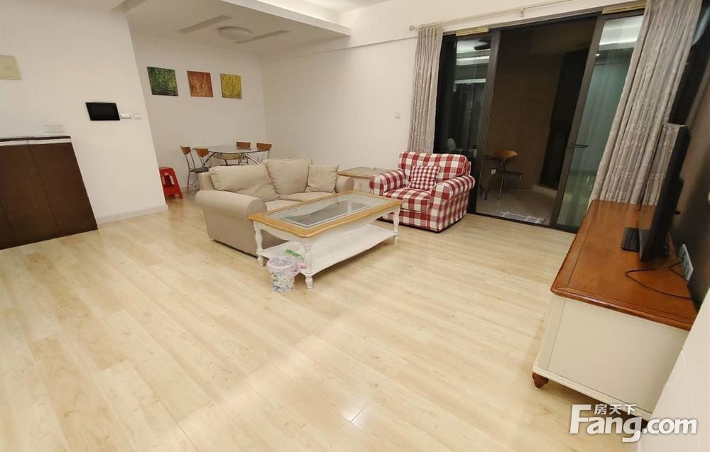 蓝湾高端小区，家具家电齐全拎包入住