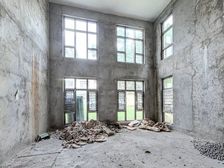 蓝山锦湾端头别墅 大花园 中空客厅 看房方便