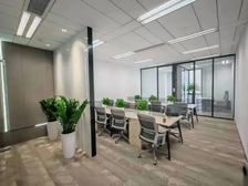 东站小户型 精装带家具 两个隔间16人办公 正对电梯口