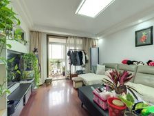 新上 性价比超级高的三房 边套全明 看房方便 带产权车位