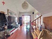 小区两房带阁楼,南北同户型,业主诚意出售好房。