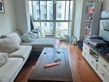 地铁口 大门口位置 楼层好!采光佳,新上房源