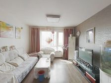 假日风景花园 万科开发,自持物业,小区环境优美,绿化好