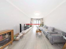 新装两年 全屋地暖丨带产权车位 带储藏室丨户型正气 花园位置