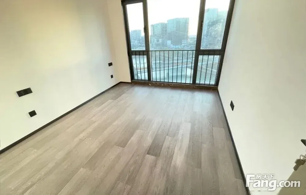 真实图片，会展湾东城广场，家具家电全配，随时拎包入住