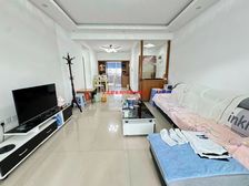 现场实拍 ,主营小区房源丰富,中层位置好,刚需必看