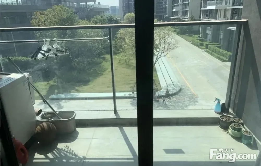 会展湾水岸广场 户型方正 精装修3居室 看房随时