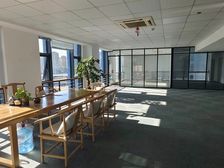 鄞州滨江商业朝南边套精装办公 335平 另有108 168平