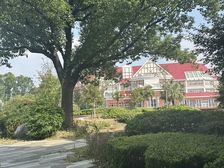 西郊庄园:蕞大别墅:中心湖景:3000万装修,岛屿墅居,超好