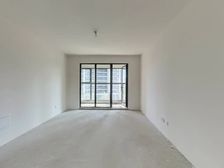 珠江路小学旁 套三135平双卫 新房140万