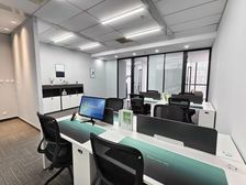 荣昌环岛紧邻地铁全新精装家具落地窗 实地注册 办公无中介